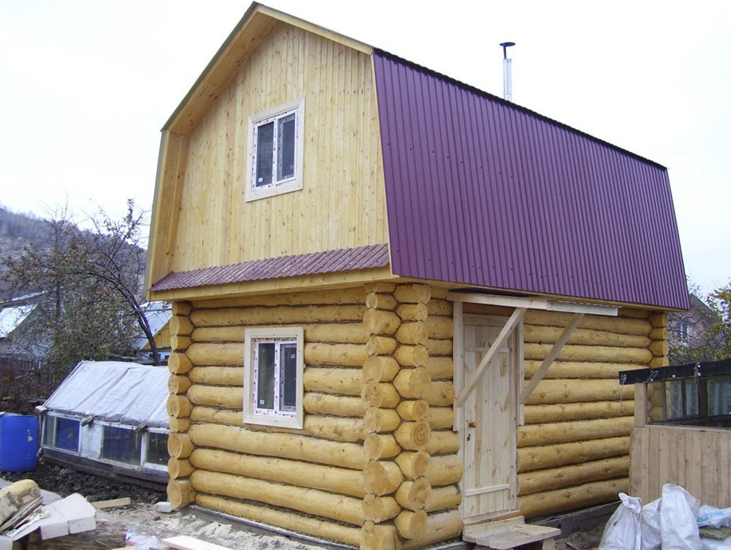 Сруб бани 3х6 с ломаной крышей из бревна — фото 1
