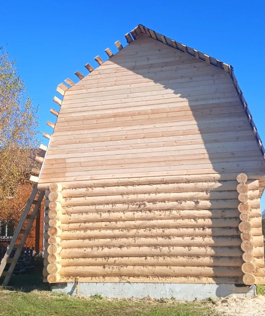 Сруб бани 6х6 с ломаной крышей Сруб бани 6х6 с ломаной крышей